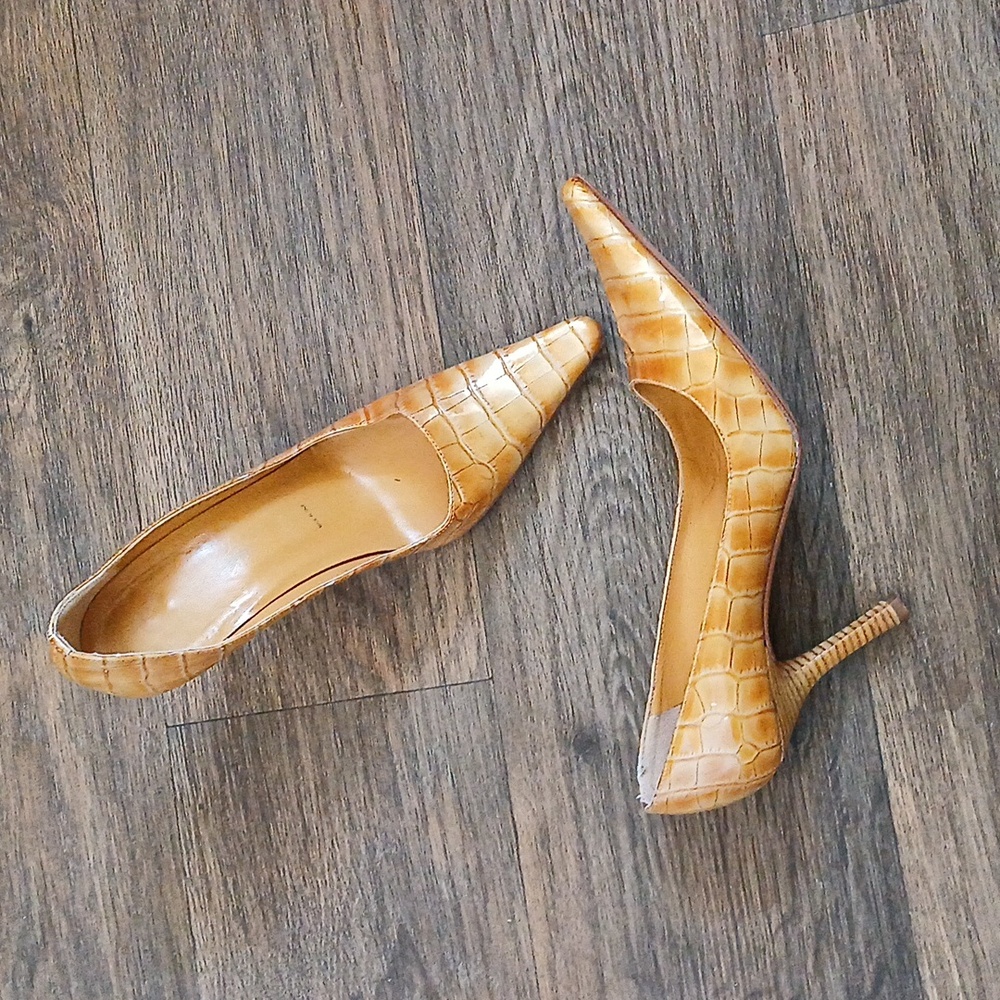 St. John Croc Embossed Pumps Heels. Made In Italy